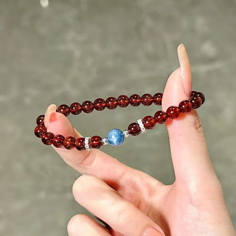 Garnet Kyanite Beaded Bracelet - Yoga Fitness Tracker recension och pris